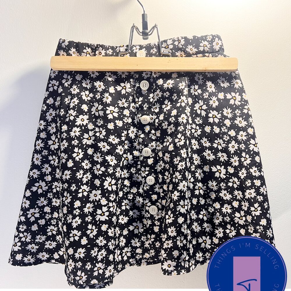 Shein -Girls Skirt - School Clothes - Black and While Flowered Pattern - Size 10